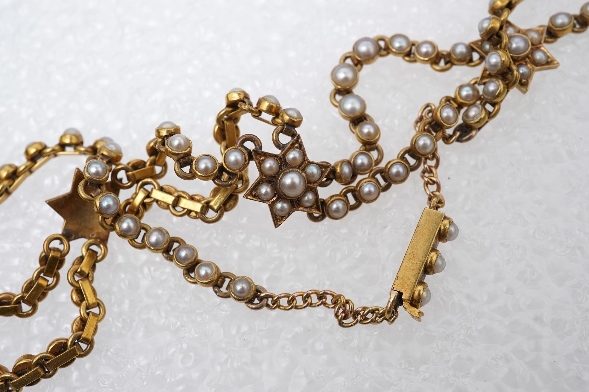 An attractive Edwardian pearl necklace, early 20th century